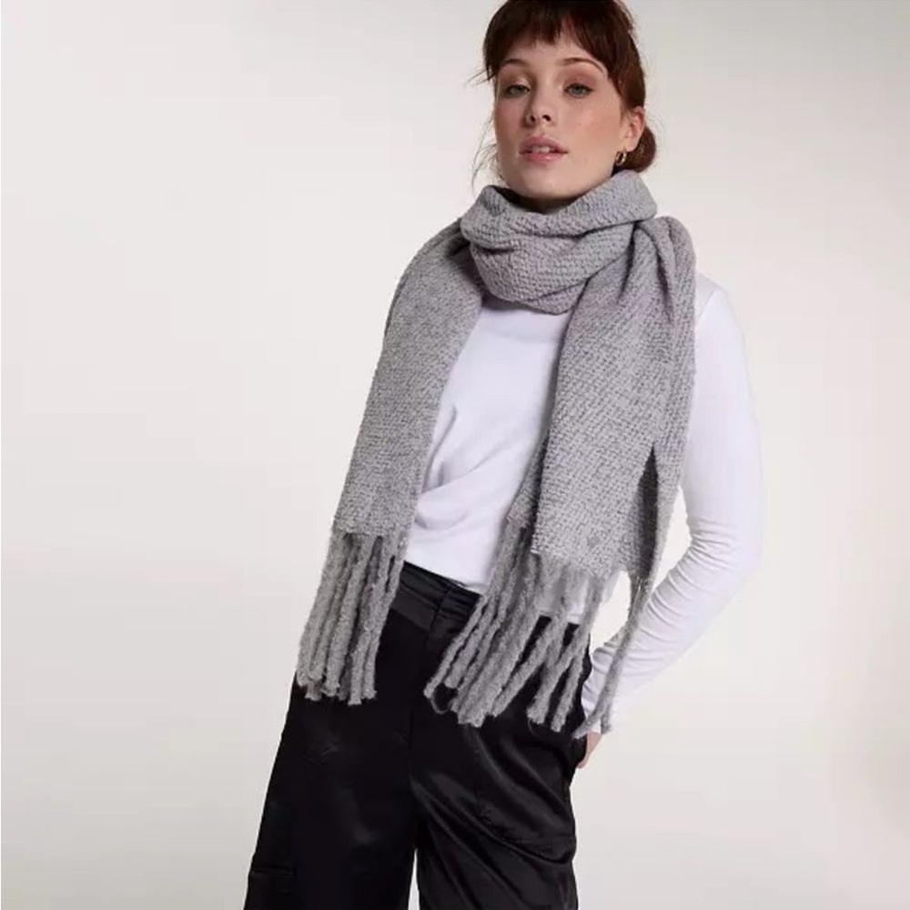 CALIA by Carrie Underwood Gray Boucle Fringe Knit Scarf NWT